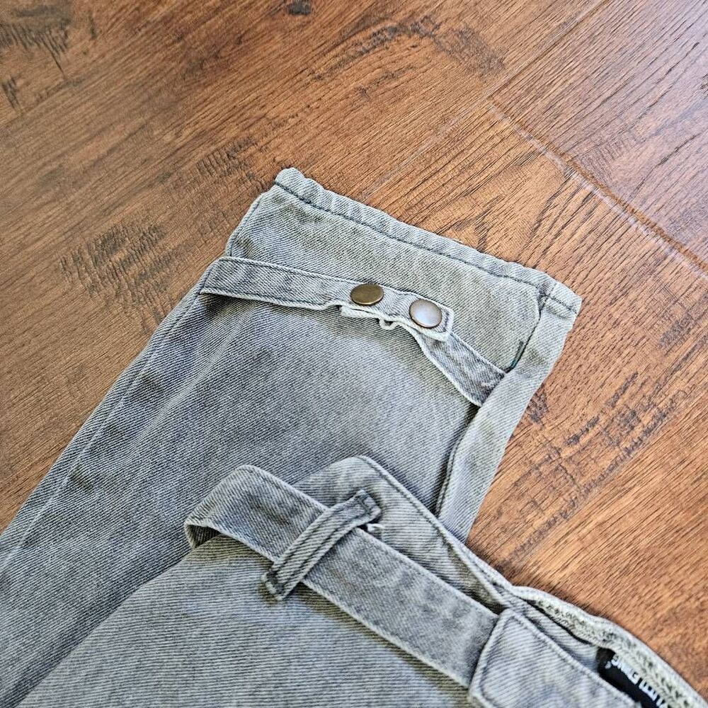 PrettyLittlething Cargo Jeans - Picture 7 of 8